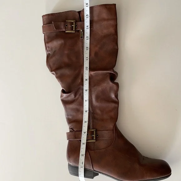 Boots - Picture 3 of 3